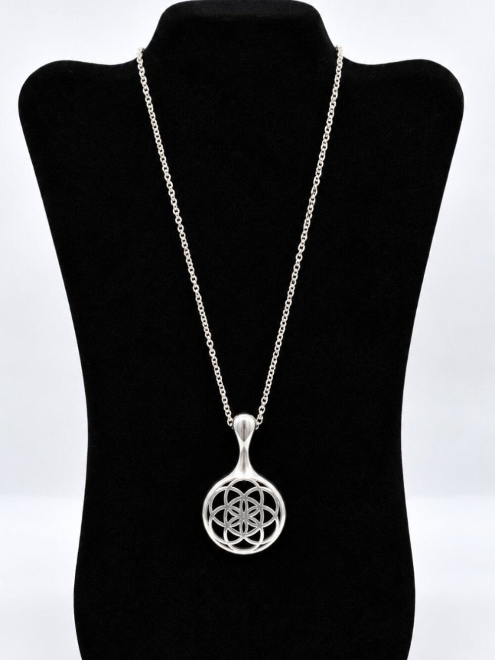 Matrix Aromatherapy Diffuser Necklace Scent Disk Holder
